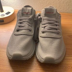 Adidas Casual/Running shows